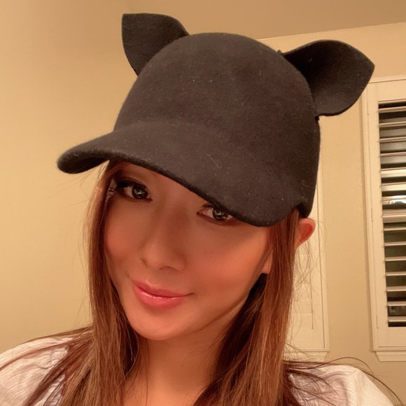 BCBGMaxAzria Accessories - Black BCBGMAXAZARIA Wool Cat Hat